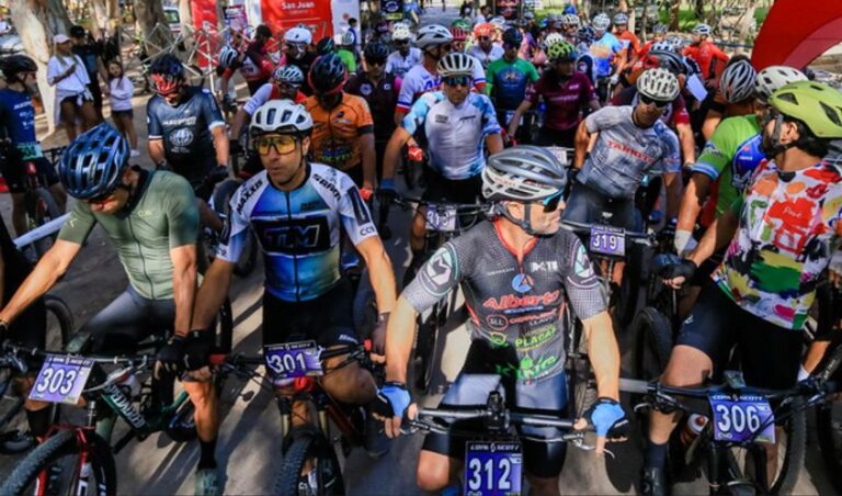 Desde las 8:00 comenzaron las distintas tandas de competencia en el Complejo Cerro Blanco, dando inicio a una nueva edición de la Copa Scott. La primera tanda reunió a categorías Cadetes, Promocionales y Masters en circuitos de dos y tres vueltas.
