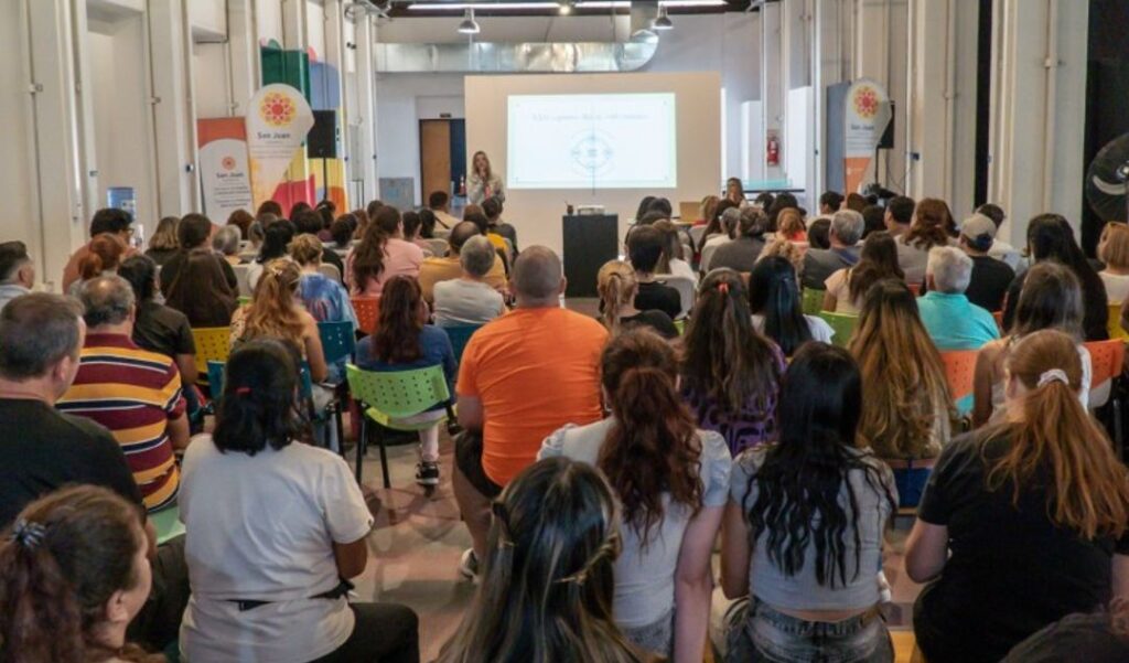 El lunes 9 de febrero comenzó en la ciudad de San Juan una nueva edición del curso de Manipulación de Alimentos, dictado por la Dirección de Políticas para la Equidad, con la participación de más de 150 personas interesadas en obtener el carnet habilitante.