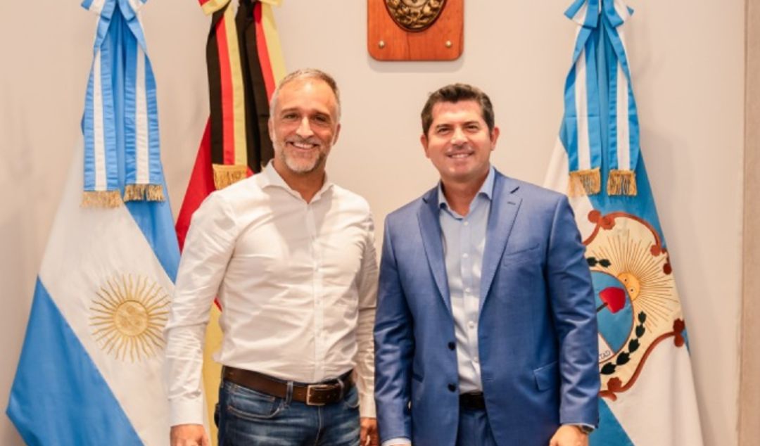 En un encuentro clave para el desarrollo económico y productivo de San Juan, el gobernador Marcelo Orrego mantuvo una reunión protocolar en Casa de Gobierno con el cónsul de Alemania en Mendoza para la región Nuevo Cuyo, Andreas Vollmer. La visita tuvo como eje central la minería y la búsqueda de socios estratégicos para asegurar el suministro de materiales críticos destinados a la industria europea.