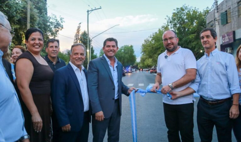 El gobernador Marcelo Orrego encabezó junto al intendente Sergio Miodowsky la inauguración de más de 7.000 metros cuadrados de nuevo asfalto y obras complementarias en el departamento Rivadavia.