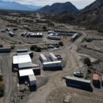 El Gobierno de San Juan informó que comenzó el operativo de transporte del mineral producido en el proyecto Hualilán, ubicado en Ullum, con destino a la planta Casposo en Calingasta. Se trata de un hito significativo al poner en marcha la primera mina de oro de esta gestión tras 17 años.
