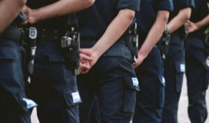 El cabo retirado Roberto Nicolás Alaniz presentó formalmente un petitorio ante las autoridades provinciales solicitando la declaración de emergencia salarial para el personal policial activo y retirado de San Juan.