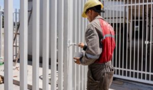 El Gobierno de San Juan sostiene la construcción de un nuevo Centro de Desarrollo Infantil (CDI) en el departamento Rawson, una obra estratégica que reafirma la decisión de invertir en el cuidado, la educación y la contención integral de niños desde los primeros meses de vida. El edificio presenta un 70 % de ejecución acumulada.