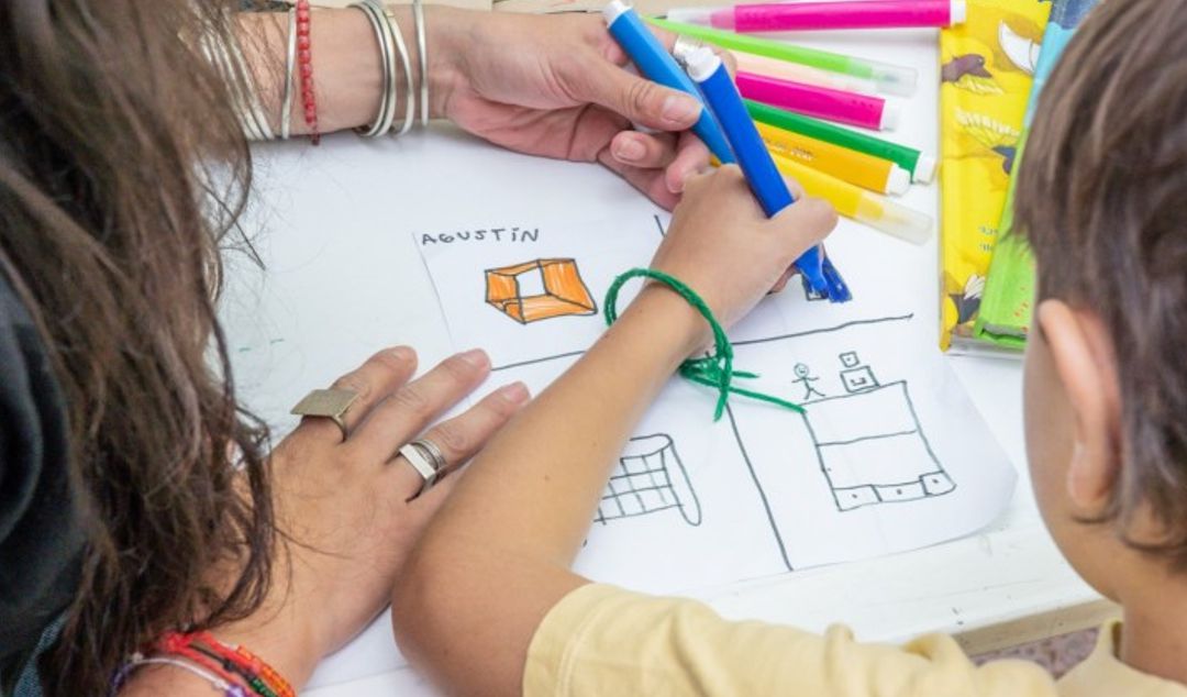 A través del Programa de Fortalecimiento a la Inclusión Educativa, la Subsecretaría de Promoción Social habilitó el inicio de trámites para acceder a subsidios destinados a familias con integrantes con discapacidad en edad escolar que requieran el acompañamiento de Docentes Auxiliares Integradores y Acompañantes Terapéuticos.