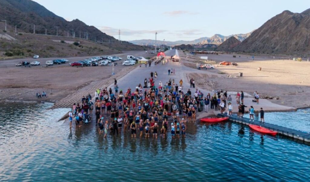 Más de 100 atletas de distintas provincias y del exterior participaron en una nueva fecha del Campeonato Argentino de Triatlón, en un imponente marco natural. La competencia incluyó las modalidades Sprint y Súper Sprint.