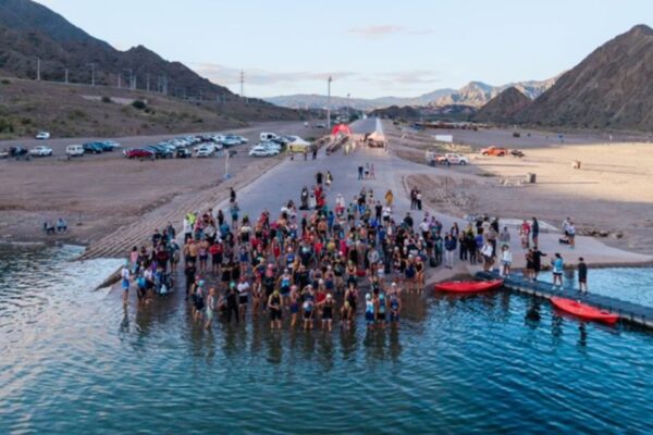 MÁS DE 100 ATLETAS PARTICIPARON DEL TRIATLÓN EN EL DIQUE PUNTA NEGRA