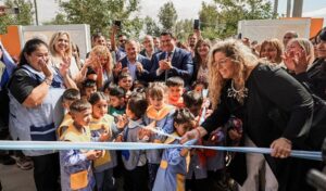 La provincia de San Juan dejó formalmente inaugurado el Ciclo Lectivo 2026 con un acto encabezado por la ministra Silvia Fuentes en la Escuela Escuela Fray Luis Beltrán, en el departamento Rawson. La jornada marcó el comienzo de clases para los estudiantes sanjuaninos de todos los niveles obligatorios.