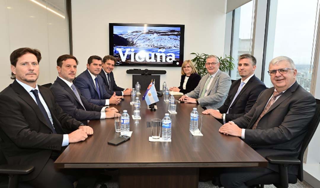 El gobernador de Marcelo Orrego se encuentra en la ciudad de Vancouver desarrollando una agenda institucional orientada al fortalecimiento de inversiones mineras estratégicas para la provincia de San Juan. En el marco de esta visita oficial, el mandatario mantiene reuniones clave con empresas del sector para consolidar proyectos que impulsen el desarrollo económico provincial.