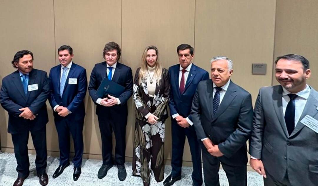 El gobernador de San Juan, Marcelo Orrego, participó de la apertura de Argentina Week, un evento internacional organizado con el objetivo de atraer inversiones extranjeras y fortalecer los vínculos económicos entre el país y el mundo. La actividad reunió a importantes referentes del sector financiero y empresarial interesados en conocer las oportunidades productivas que ofrece la Argentina.