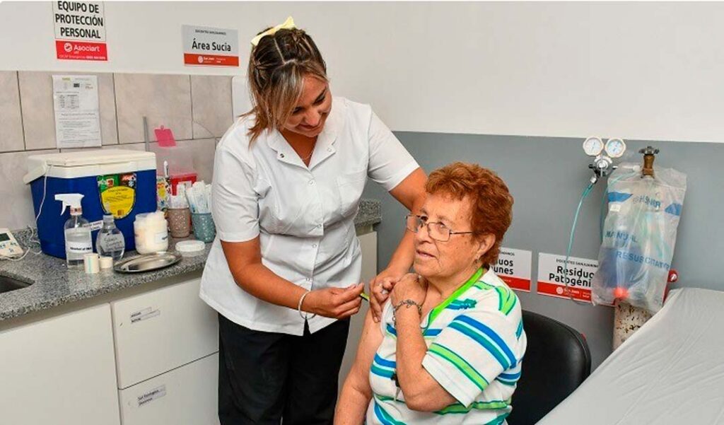La campaña nacional de vacunación antigripal comenzó en San Juan el pasado 2 de marzo y, durante la primera semana, ya se aplicaron alrededor de 11 mil dosis en distintos centros de salud de la provincia.