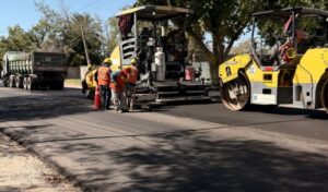 El Ministerio de Infraestructura, Agua y Energía, a través de la Dirección Provincial de Vialidad, inició una nueva etapa de repavimentación sobre avenida Libertador, en el tramo comprendido entre calle Pueyrredón y la Ruta Provincial 170, en Alto de Sierra. Se trata de un corredor clave que conecta los departamentos Capital, Santa Lucía y San Martín.