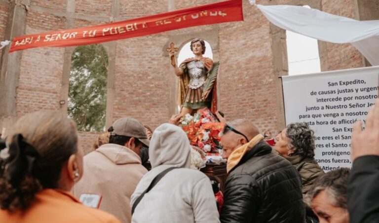 La localidad de Bermejo fue escenario de una multitudinaria jornada de fe en honor a San Expedito, con la participación de miles de peregrinos que llegaron para formar parte de la celebración religiosa.
