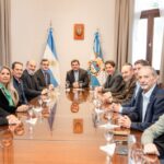 El gobernador de San Juan, Marcelo Orrego, recibió en Casa de Gobierno al presidente de la Unión Industrial Argentina, Martín Rappallini, en una reunión orientada a fortalecer el vínculo entre el sector industrial y el desarrollo productivo de la provincia.