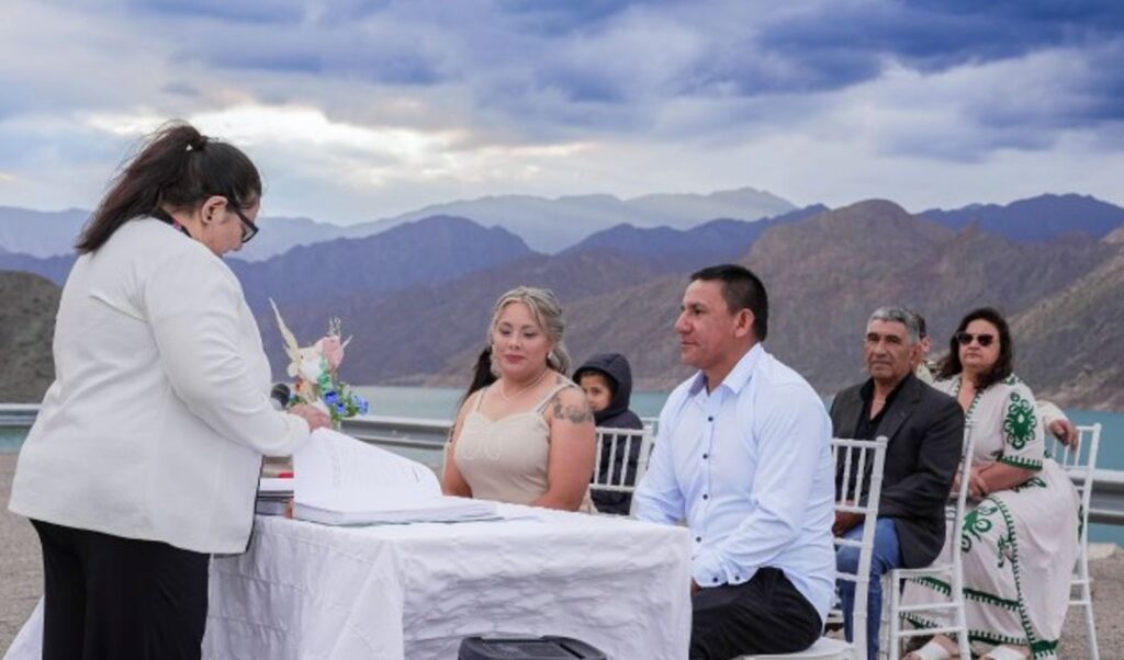 En el marco del Día Internacional del Matrimonio, autoridades del Registro Civil de San Juan presentaron un balance que refleja estabilidad en la cantidad de enlaces y un crecimiento en la descentralización de trámites durante 2026.