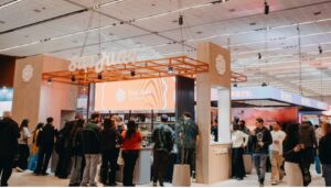La provincia de San Juan participó de la Expo Delicatessen 2026 con una destacada presencia de empresas locales vinculadas al sector gastronómico y exportador. Gracias al trabajo conjunto entre el Ministerio de Producción, Trabajo e Innovación y el Ministerio de Turismo, Cultura y Deporte, se instalaron ocho stands llave en mano que representaron parte de la oferta exportable sanjuanina.