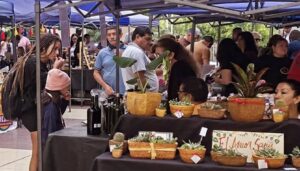 La provincia de San Juan tuvo una destacada participación en la edición 2026 de la Feria Internacional del Libro de Buenos Aires, uno de los encuentros culturales más importantes de Latinoamérica. El gobernador Marcelo Orrego acompañó a los expositores sanjuaninos que representaron a la provincia con obras, producciones y propuestas culturales que reflejaron la identidad local.