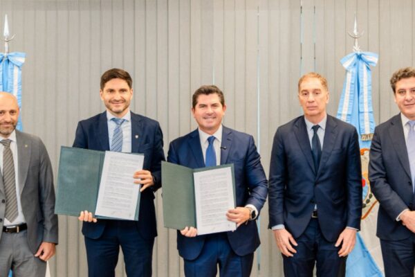 ORREGO RECIBIÓ A GOBERNADORES Y FIRMÓ ACUERDOS CLAVE PARA EL DESARROLLO REGIONAL