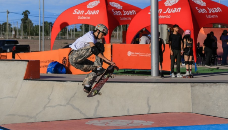 La segunda fecha del Jelly Jam – San Juan 2026 se realizará el próximo domingo 17 de mayo en el Skatepark Olímpico de Pocito, con entrada libre y gratuita para todo el público. El evento reunirá a destacados exponentes de disciplinas urbanas como roller freestyle, quadskate, skateboarding y BMX freestyle, consolidándose como uno de los encuentros juveniles más esperados de la provincia.