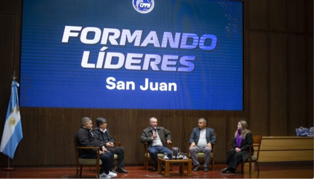 La provincia de San Juan recibió este fin de semana una nueva edición de “Formando Líderes”, el programa impulsado por el Consejo Federal de la Asociación del Fútbol Argentino (AFA) destinado a fortalecer la capacitación de quienes integran el fútbol argentino en sus diferentes ámbitos.