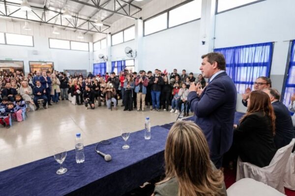 ORREGO INAUGURÓ LA AMPLIACIÓN Y REFACCIÓN INTEGRAL DE LA ESCUELA REPÚBLICA DEL PARAGUAY