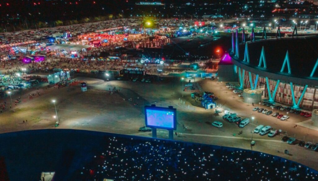 La Fiesta Nacional del Sol 2026 comenzó a definir su propuesta con la apertura de las primeras convocatorias para quienes quieran participar de la tradicional celebración sanjuanina. Desde el 7 de septiembre, músicos, gastronómicos, artesanos, cooperativas y emprendimientos podrán completar los formularios de inscripción a través del sitio oficial de la fiesta. La edición de este año tendrá como temática central “Parque Triásico”.