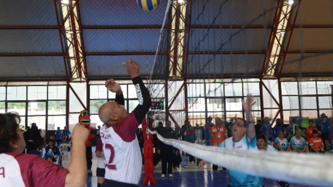 San Juan se convirtió en sede de los Juegos Nacionales de Adultos Mayores 2026, una competencia federal que reúne a representantes de distintas provincias y de la Ciudad Autónoma de Buenos Aires. Las delegaciones llegaron desde Buenos Aires, CABA, Catamarca, Chaco, Chubut, Corrientes, Córdoba, Entre Ríos, Jujuy, Mendoza, Misiones, Neuquén, Río Negro, Salta, San Juan, San Luis, Santa Cruz, Santa Fe, Tierra del Fuego y Tucumán.