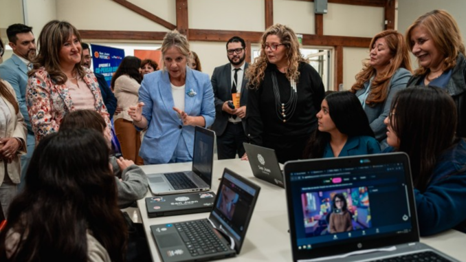 Más de 4.000 estudiantes de 11 escuelas secundarias de San Juan participan de la Red de Secundarias Innovadoras, una propuesta que busca incorporar nuevas formas de enseñar y aprender a través del trabajo con problemas, desafíos y proyectos vinculados con diferentes áreas del conocimiento.