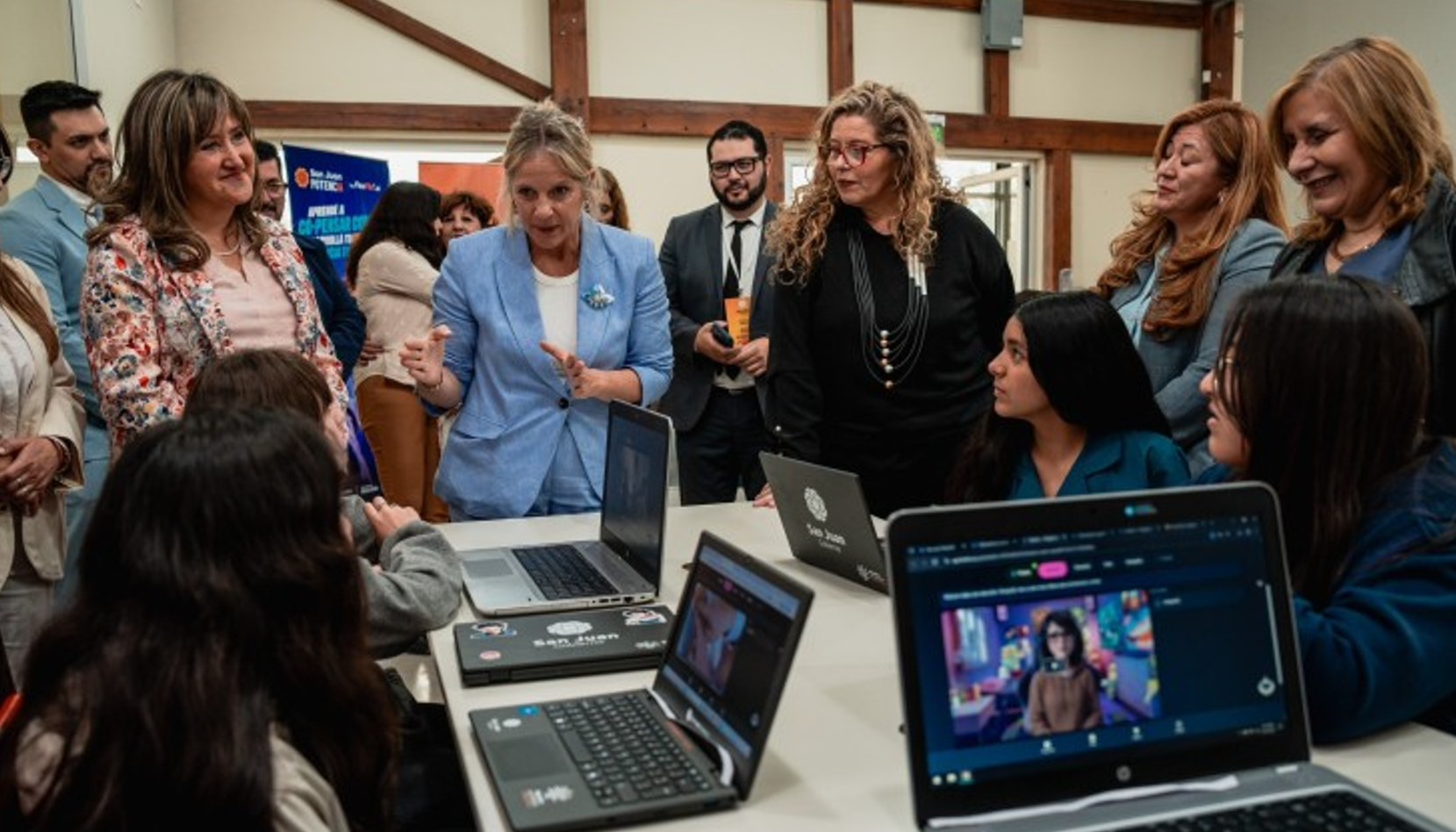 Más de 4.000 estudiantes de 11 escuelas secundarias de San Juan participan de la Red de Secundarias Innovadoras, una propuesta que busca incorporar nuevas formas de enseñar y aprender a través del trabajo con problemas, desafíos y proyectos vinculados con diferentes áreas del conocimiento.