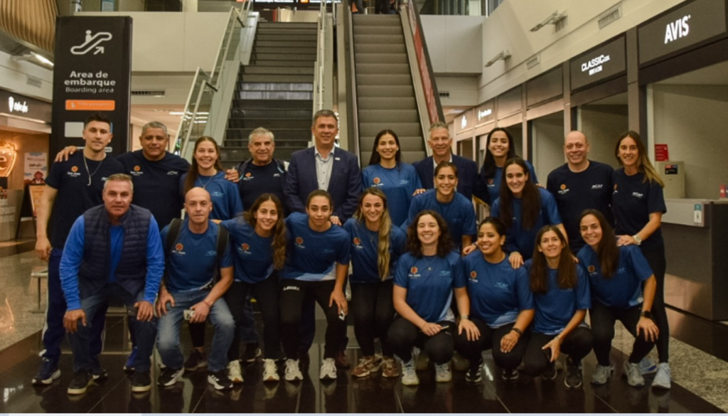 Las selecciones argentinas de hockey sobre patines, Las Águilas y el Sub 19 masculino, emprendieron este jueves su viaje rumbo a Asunción, Paraguay, donde participarán de la Copa Mundial 2026. Ambas delegaciones tendrán su debut mundialista el próximo domingo 4 de octubre frente a Suiza.