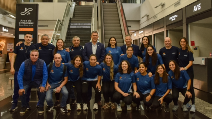 Las selecciones argentinas de hockey sobre patines, Las Águilas y el Sub 19 masculino, emprendieron este jueves su viaje rumbo a Asunción, Paraguay, donde participarán de la Copa Mundial 2026. Ambas delegaciones tendrán su debut mundialista el próximo domingo 4 de octubre frente a Suiza.