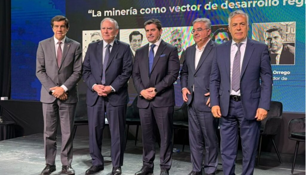 El gobernador de San Juan, Marcelo Orrego, participó de una jornada federal vinculada al desarrollo minero en Argentina, junto a importantes autoridades nacionales y provinciales. Del encuentro participaron Karina Milei, secretaria general de la Presidencia; Diego Santilli, jefe de Gabinete; Luis Caputo, ministro de Economía; Maximiliano Pullaro, gobernador de Santa Fe, y mandatarios de distintas provincias del país.
