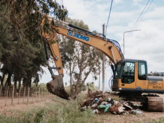 En el marco de las acciones de la Coordinación Provincial de Respuesta ante Emergencias (COPRE), se llevan adelante trabajos de limpieza y mantenimiento de desagües y drenes en los departamentos San Martín y 25 de Mayo. Las tareas tienen como objetivo mejorar el escurrimiento del agua y reducir los riesgos ante posibles lluvias y crecientes.