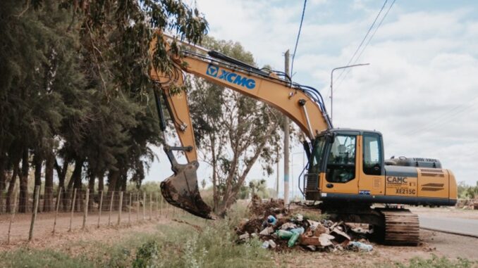 En el marco de las acciones de la Coordinación Provincial de Respuesta ante Emergencias (COPRE), se llevan adelante trabajos de limpieza y mantenimiento de desagües y drenes en los departamentos San Martín y 25 de Mayo. Las tareas tienen como objetivo mejorar el escurrimiento del agua y reducir los riesgos ante posibles lluvias y crecientes.